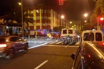 Aparatosa colisión entre dos vehículos en el centro urbano de Telde (Foto TA)